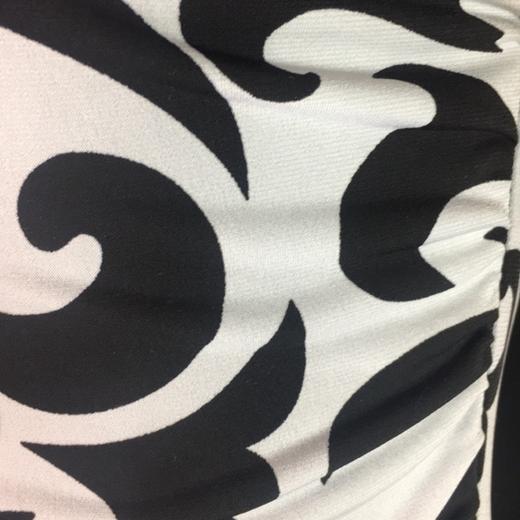 ♥️SOLD♥️Size 8 Stunning Dress on Hourglass Figure! - Picture 4 of 8